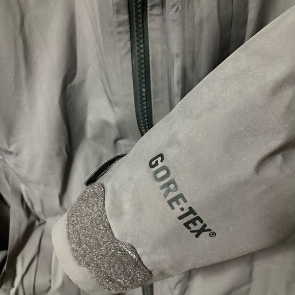 Burton AK Goretex Down Jacket - Picture 3 of 9